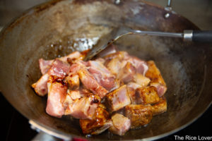Add pork spareribs to the caramel sauce, toss continuously to coat