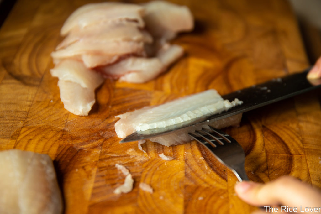 how to slice white fish fillet using a fork and chef knife