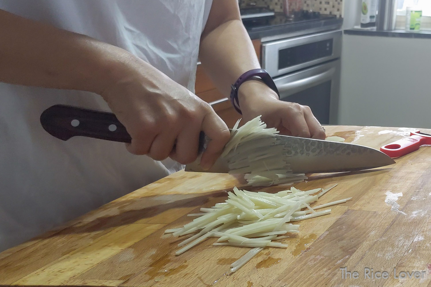 Pinch grip is the safest, most stable way to hold a knife, like for Chinese julienned potatoes