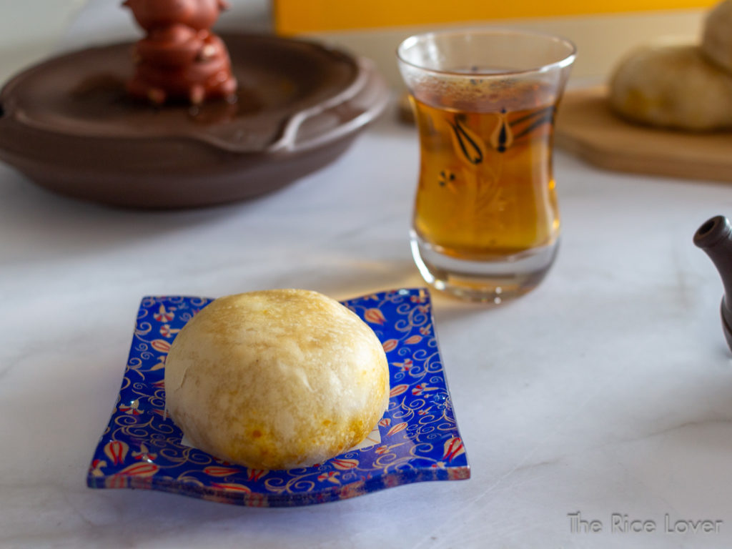 Suzhou-style pumpkin mooncakes served with Da Hong Pao (Big Red Robe) oolong tea