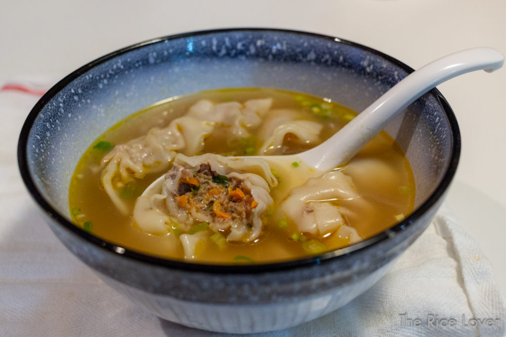 Shanghai wonton soup with beef, carrot, watercress 上海菜肉馄饨（牛肉，胡萝卜，西洋菜）